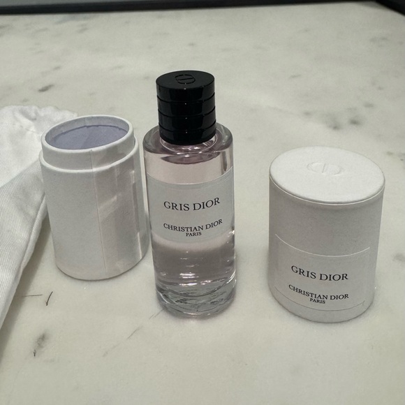 Christian Dior Gris Dior Eau de Parfum 7.5ML (mini size) - Picture 2 of 4